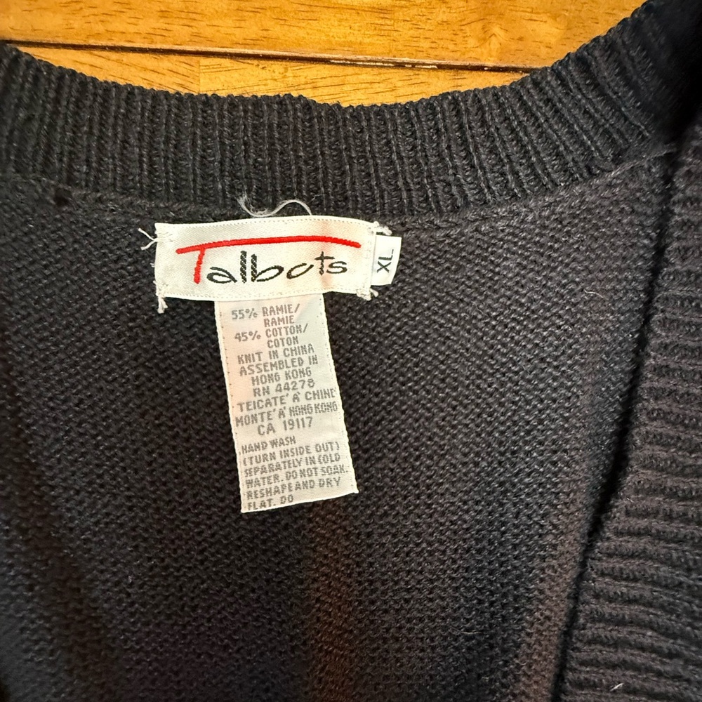 Talbots Women’s Black Knit Beaded Christmas Vest XL - Picture 3 of 5